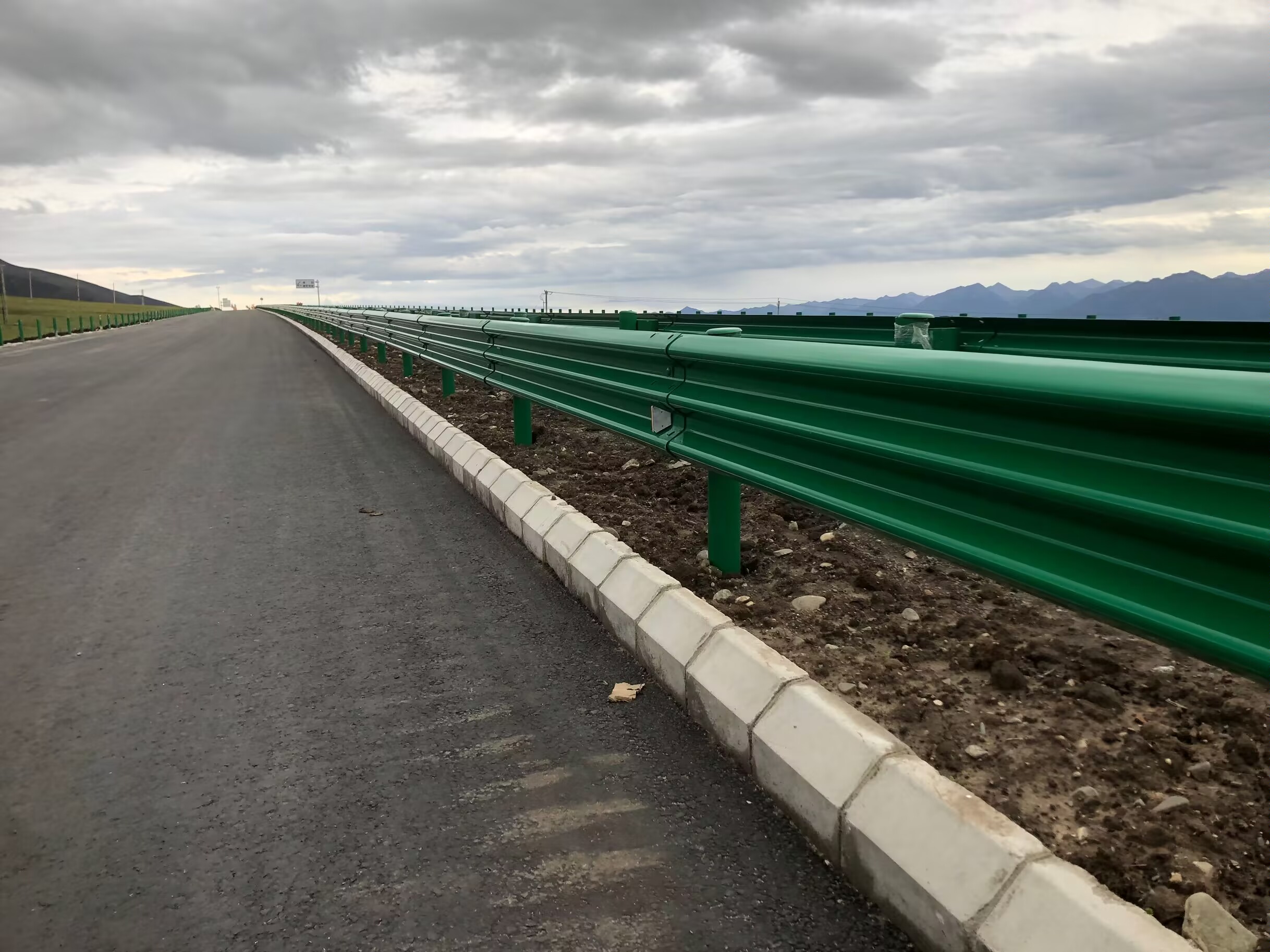 炉霍县乡村公路波形护栏高速公路波形护栏 - 推荐